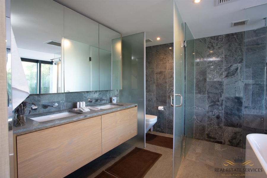 4 Bedroom Property for Sale in Herolds Bay Western Cape